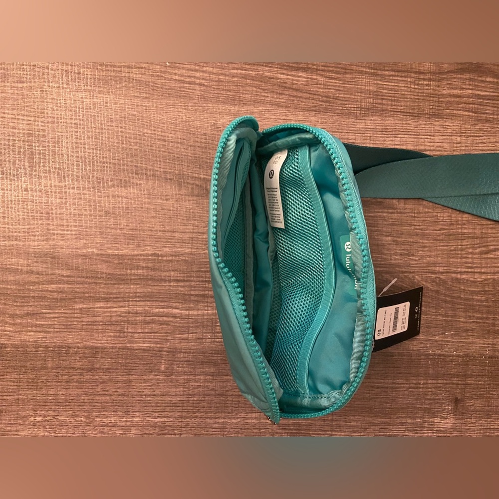 Peloton x Lululemon Everywhere Belt Bag - Picture 3 of 4